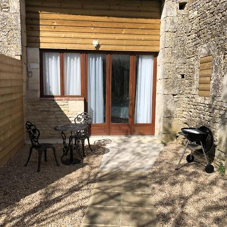 Blacksmiths Apartment In Blanzay - 1 Bed المظهر الخارجي الصورة