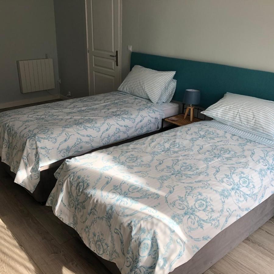 Blacksmiths Apartment In Blanzay - 1 Bed المظهر الخارجي الصورة