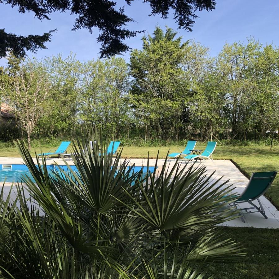 Blacksmiths Apartment In Blanzay - 1 Bed المظهر الخارجي الصورة